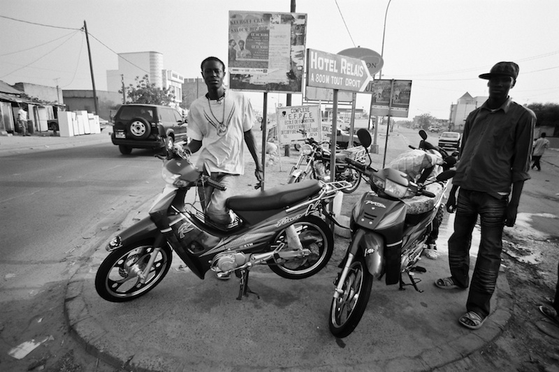 'Ass Malick & Barra', Passoir taxi stand.