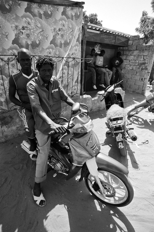 'Khadim (driving) & Babacar', 'Near Marché bu Ndaw, Kasnack.